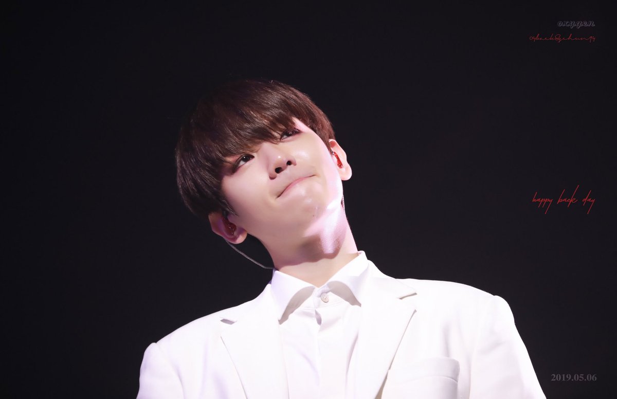 oxygen_elephant's tweet photo. #HAPPYBAEKHYUNDAY #백현 
@B_hundred_Hyun 
You are the only light in my dream/2 https://t.co/9tzTvUrraI