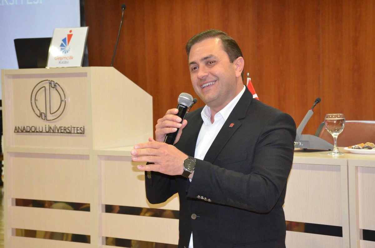 ozdemirhak's tweet photo. Anadolu Ünivertesi Girişimcilik Kulübünün düzenlediği Girişimcilik Baharı 2019 programı kapsamında üniversiteli gençlerimizle bir araya geldik. 

Hepsine üstün başarılar diliyorum. Ülkemizin geleceği onlara emanet 🤗 https://t.co/p3Ryxt1FGI