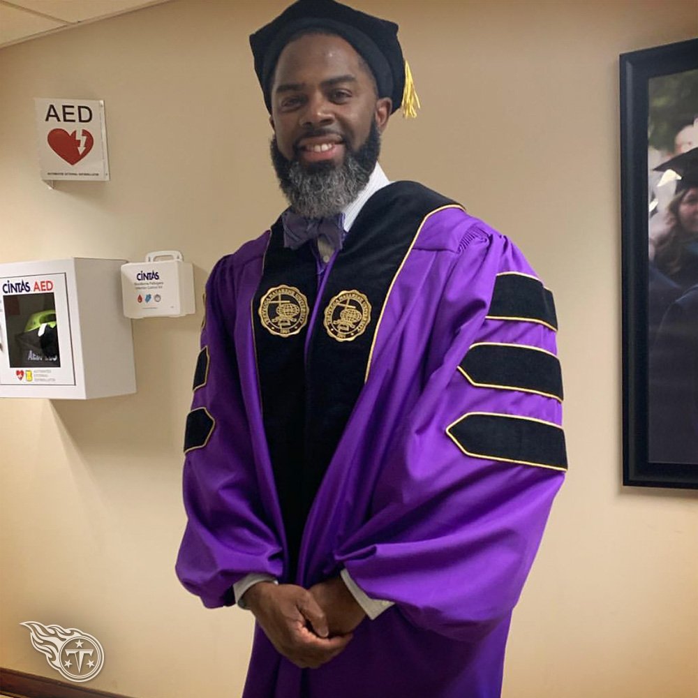 Tennessee Titans On Twitter We ve Got A Doctor In The House tennessee-titans-on-twitter-we-ve-got-a-doctor-in-the-house