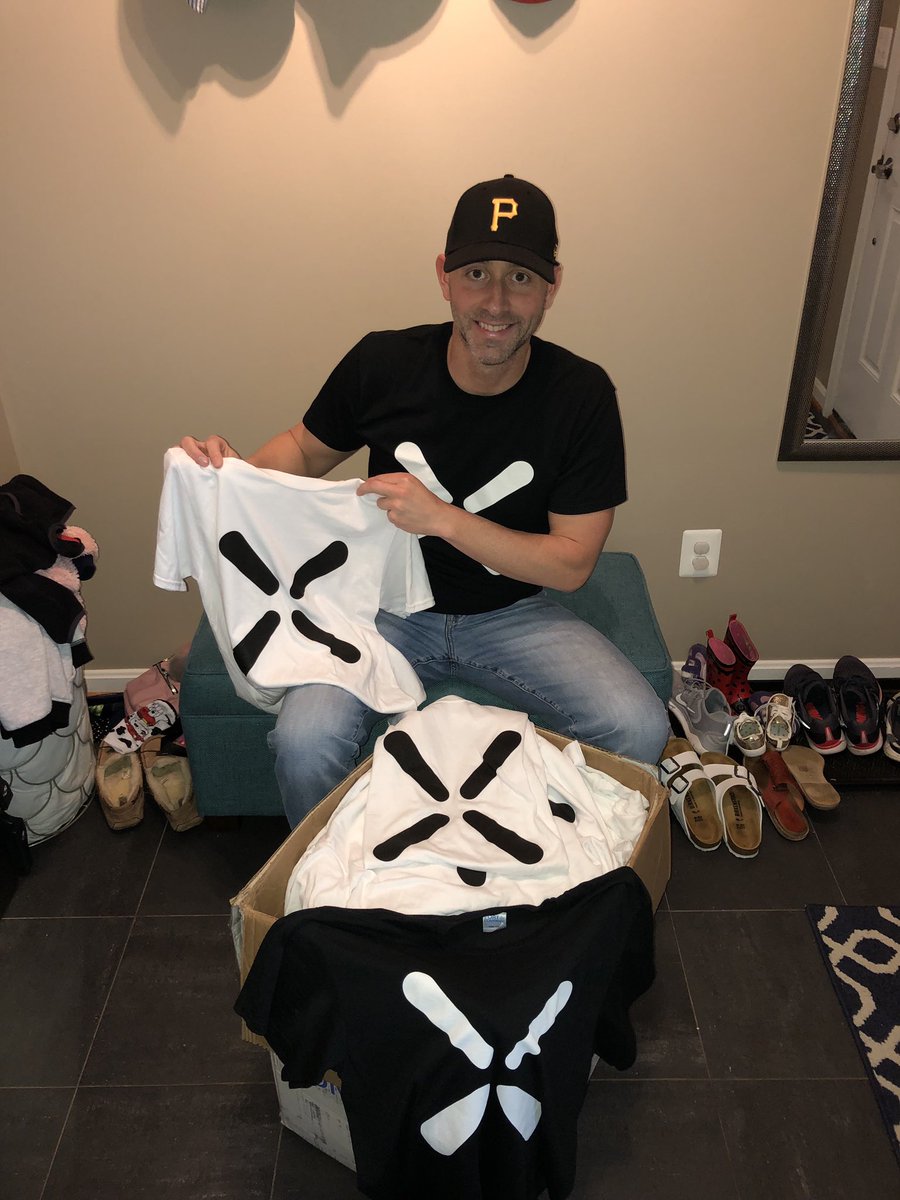 ExerciseSimple's tweet photo. Rd1 we went classic B&W😍😍✔️#exercisesimple #iexercisesimple #sundayswag #freetee #whowantsone #staytuned #downloadourapp #helpushelpyou #employeeappreciation #employeeofthemonth #freehelp #fitfam #fitkids #fitmamas #fitdad #nomoredadbod #freepersonaltraining #smallbusiness https://t.co/dIvClTd1Db