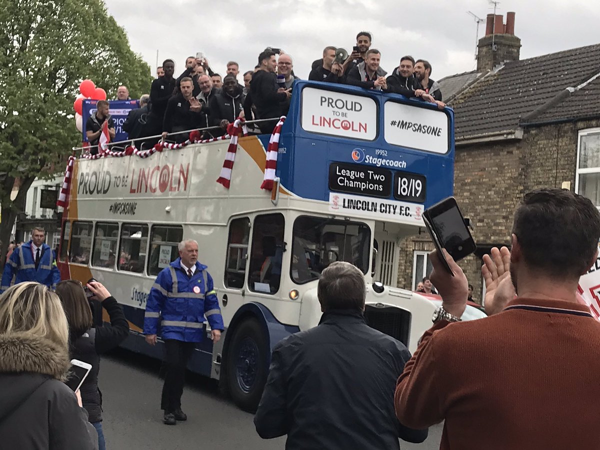 SpeedFrameLtd's tweet image. Fantastic support for Lincoln City FC #mightyredimps #lincolncityfc #Lincoln #football  if you have memorabilia from the day we are happy to frame it for you. #Framing  Well done you #Imps