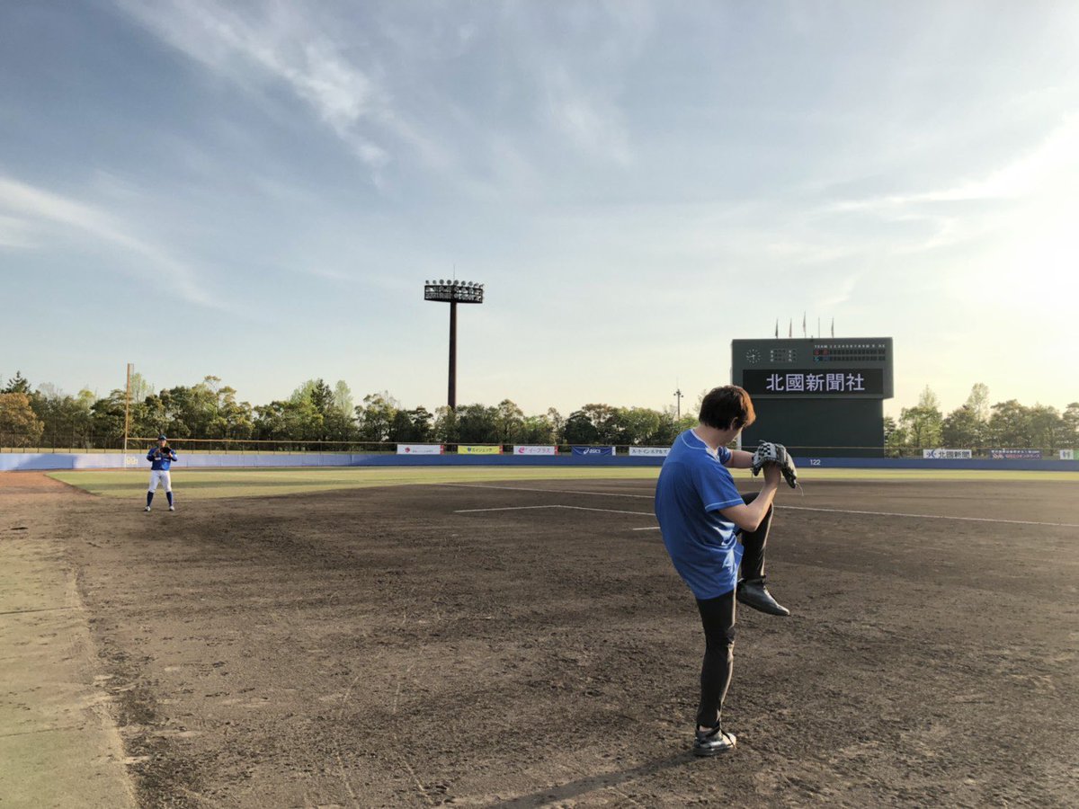 horimateyo's tweet photo. BCリーグ石川ミリオンスターズの試合にて始球式やものまねでスタメン発表やものまねでファーボールの注意ナレーションを(^^;;
なんとも変わったお仕事⚾️

久々にキャッチボール⚾︎ https://t.co/aLHSHM4HVu