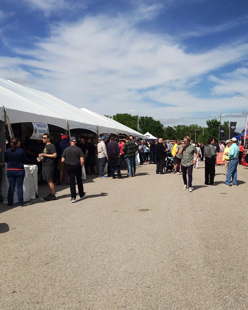 blackbearcider's tweet photo. Turned out to be a gorgeous day for St. Louis Micro Fest yesterday! Great music, great drinks, and great friends!
#stlmicrofest #cheers https://t.co/9EKlpY3gJs