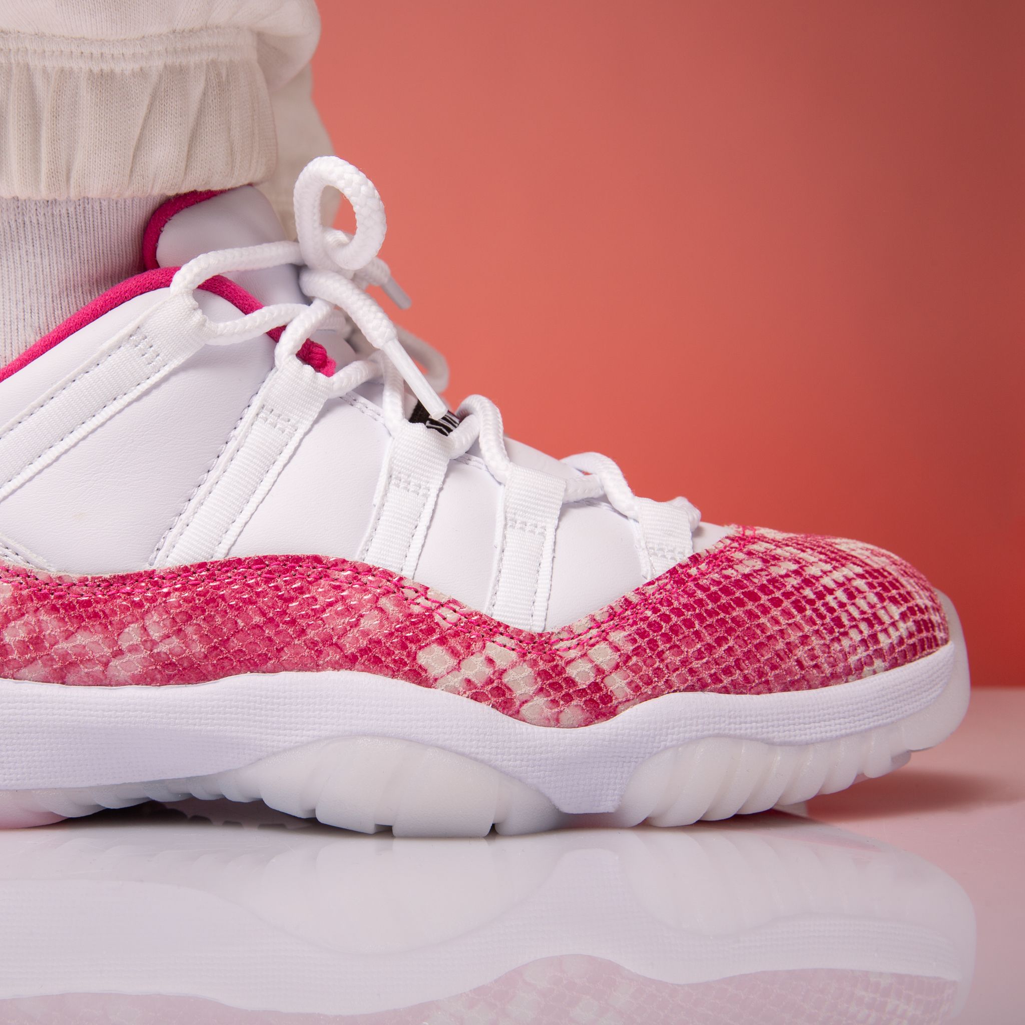 Titolo on X: W Air Jordan 11 Retro Low Pink Snakeskin drops Thursday,  7th May online 9AM CET ➡️ https://t.co/VQX4ctyyh3 sizerun ⚪️ US 5.5 (36) -  US 11 (43) style code 🔎