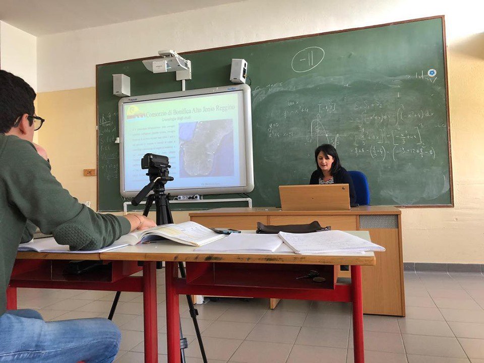 freedam4e's tweet photo. Un ulteriore incontro con l’Ing. Siciliano ci ha permesso di approfondire gli ultimi studi effettuati sulla diga #AsocExperience #ASOC1718 #ASOC1819 #AScuoladiOpenCoesione #OpenData #OpenCoesione #Calabria #Locride #Siderno #DigasulLordo #Lordo #acqua #Freedam #TeamFreedam https://t.co/mSO5ShKKx6