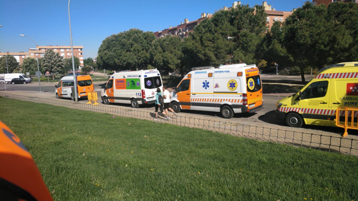 Pcnavalcarnero's tweet photo. Esta mañana hemos colaborado con los compañeros de @PcParla junto con otras agrupaciones, en su primera edición #HoliLife "carrera de colores"#sienteelcolor con SVB y 5 componentes. Todo ha transcurrido con normalidad @ayto_naval #Navalcarnero #Parla #LasProtesCuentan https://t.co/Xn3Kv90vHY