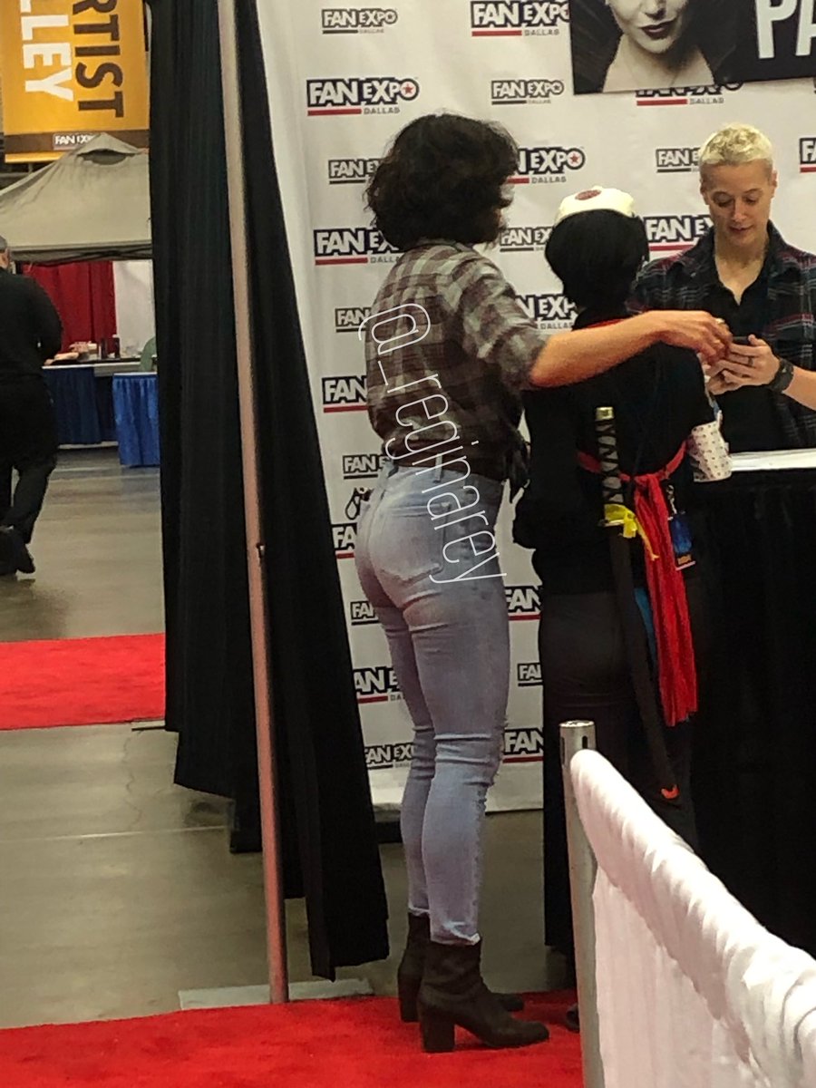 Yeehaw 🤠 <a href="/LanaParrilla/">Lana Parrilla</a> #DallasFanExpo