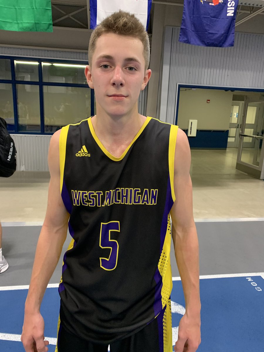 wmlakersbball's tweet photo. 17u black beats Indy Heat Red - 61-58.  Eli Steffen from Zeeland West with 26 and Lucas Lyyski from Spring Lake with 10 https://t.co/cxydN8m7FB
