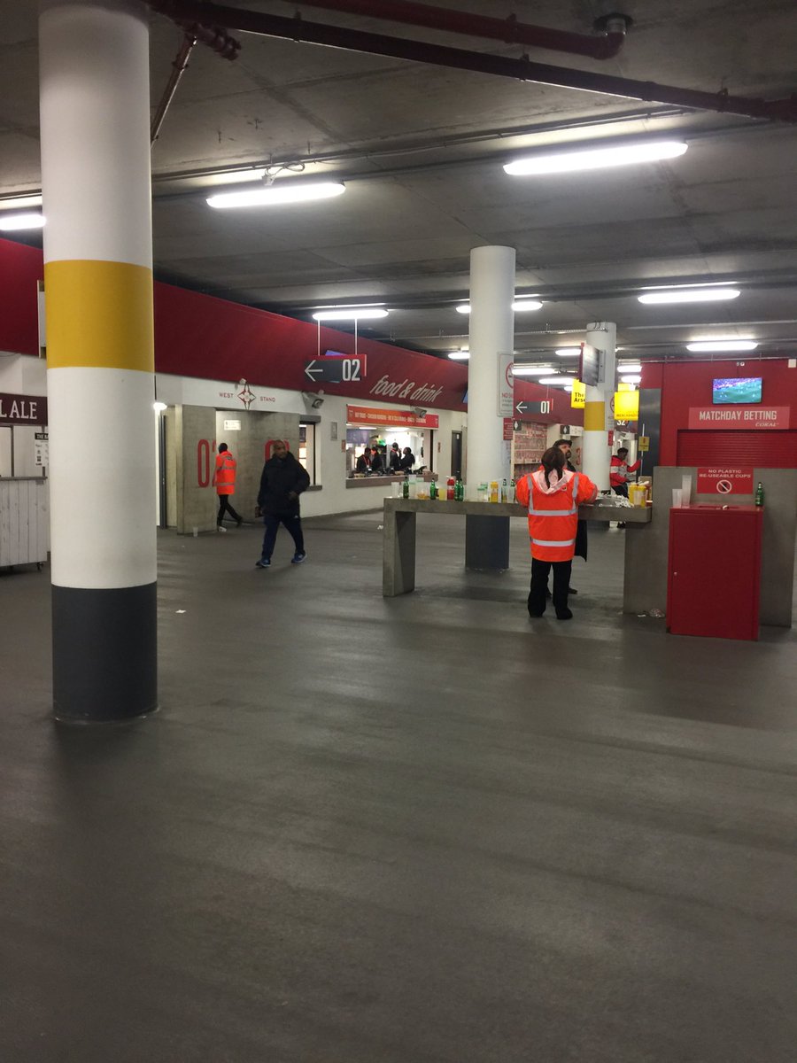 StuartSherry's tweet photo. Should really go up and watch the game rather than keep boozing on the concourse #BadSupporter https://t.co/4wguPaa2Qn
