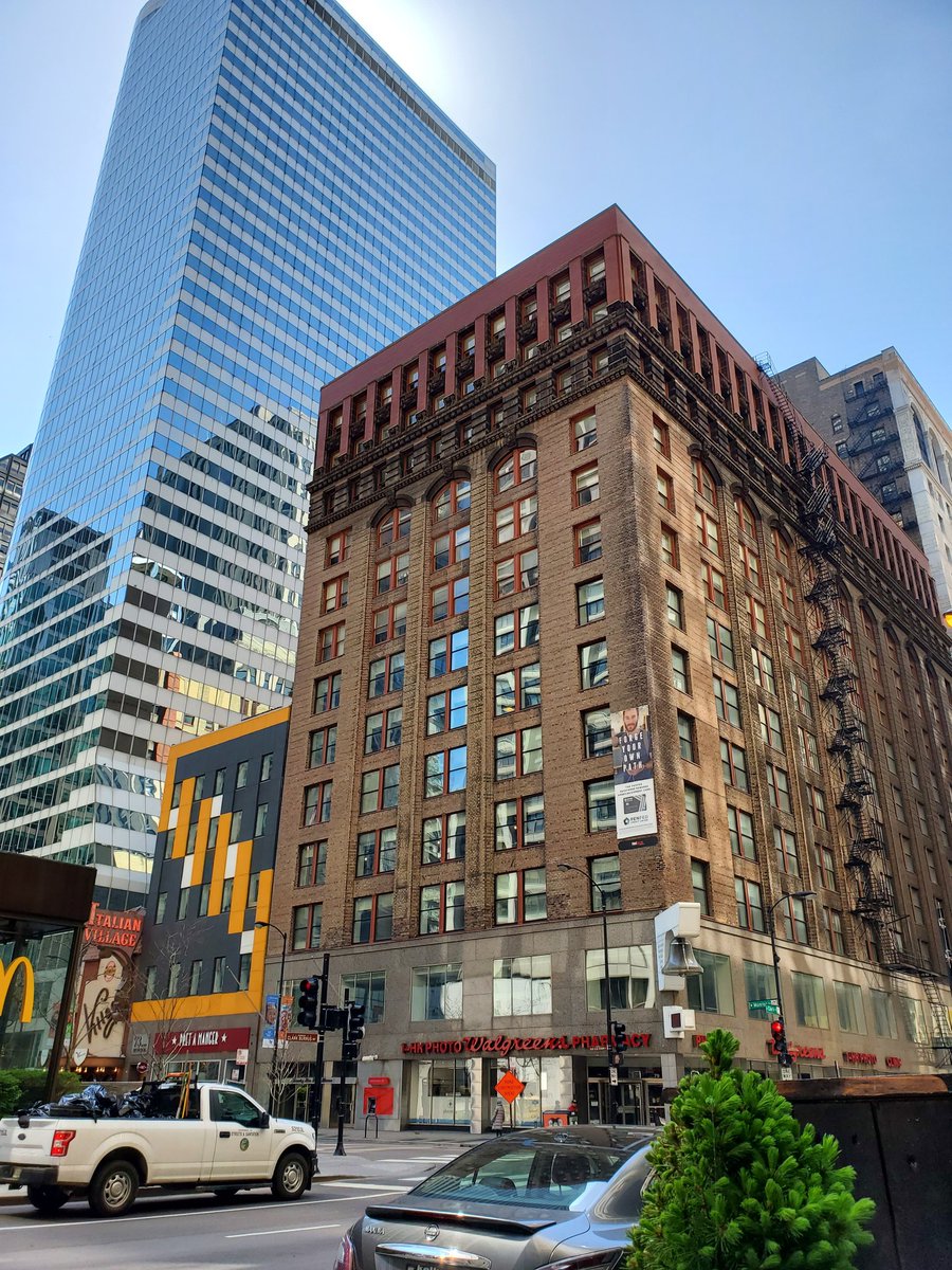RealChrisLi's tweet image. Patio lunch in Chicago,  doing a bit of reading before prepping for our #CSPSM class.