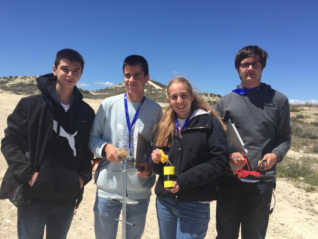 yesbeecan's tweet photo. Tras el fallo en el cochete no conseguimos lanzar nuestro cansat pero la recepción de datos fue buena 😔🤗 https://t.co/OtLEpQHccE