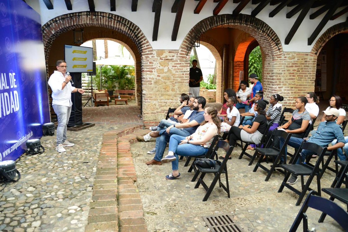 cncgobdo's tweet photo. En el espacio #CompiteRD dimos la bienvenida a @urielsuriel creador de @elbrifin, con charlas sobre periodismo digital y @carlosmirandalevy de @youngcreatorsacademy con talleres sobre literatura inmersiva virtual y jóvenes en la tecnología. https://t.co/HQbUGrWSR5