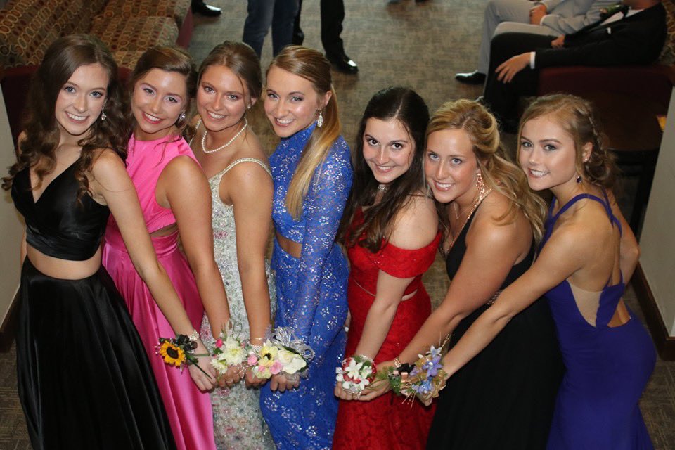CamrynEnders's tweet photo. Still can’t get over how beautiful all my friends were last night!!!🤩🤩🤩 #prom2k19 https://t.co/ymdyViDJXM