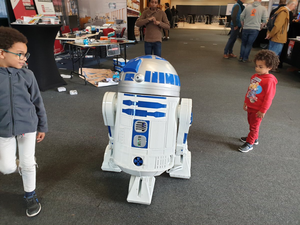 AccessRobotique's tweet photo. La première édition de la #MakerFerme organisée par @NNivernais à l'Agropôle du Marault à Magny-Cours #Nevers, c'est fini ! Merci aux organisateurs, à tous les #makers qui ont animé cette journée et aux visiteurs qui sont venus en nombre pour faire de cet événement une réussite ! https://t.co/bL1GewH0Es