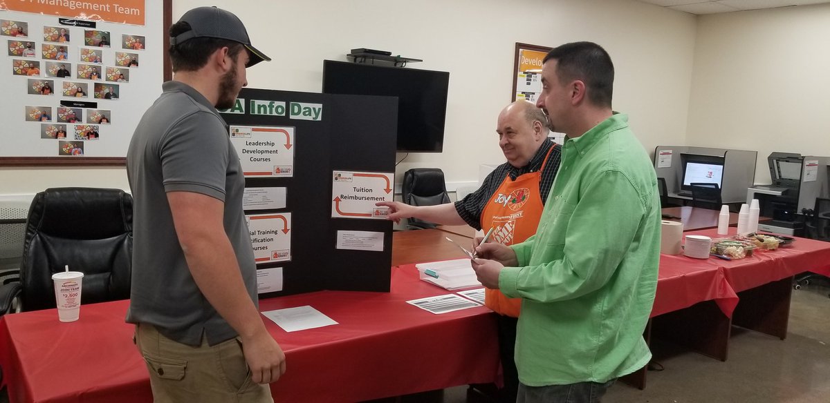 CLevitan17's tweet image. Another successful VOA info days @THDNorthville!! Leadership Courses and Tuition Reimbursement were the HOT topics everybody wanted to know more about! #TakingCareofOurPeople #OrangeFamily #ProudASM @EberzMichael @SallyGansior @McFarrenGary