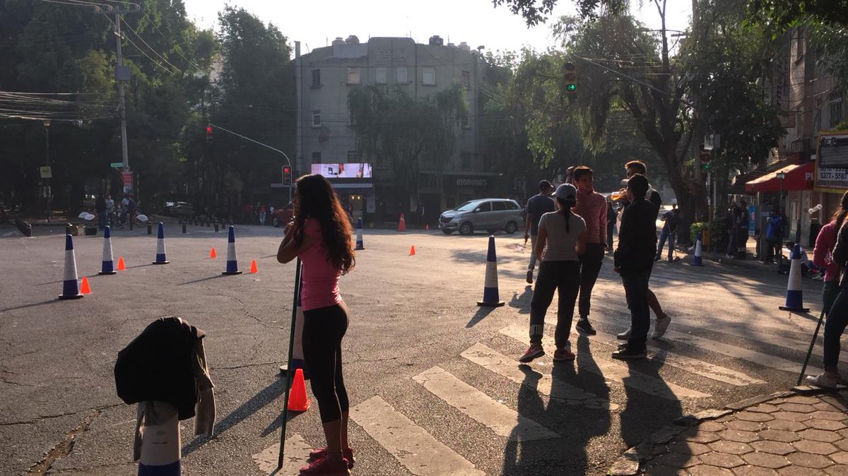 #Pásale - Condesa Segura. 
Intervención de urbanismo táctico sin precedentes:
o   12 cruces
o   4,563 m2 de asfalto
o   1,919 litros de pintura
 Participación de 500 voluntarios de nuestra comunidad estudiantil.