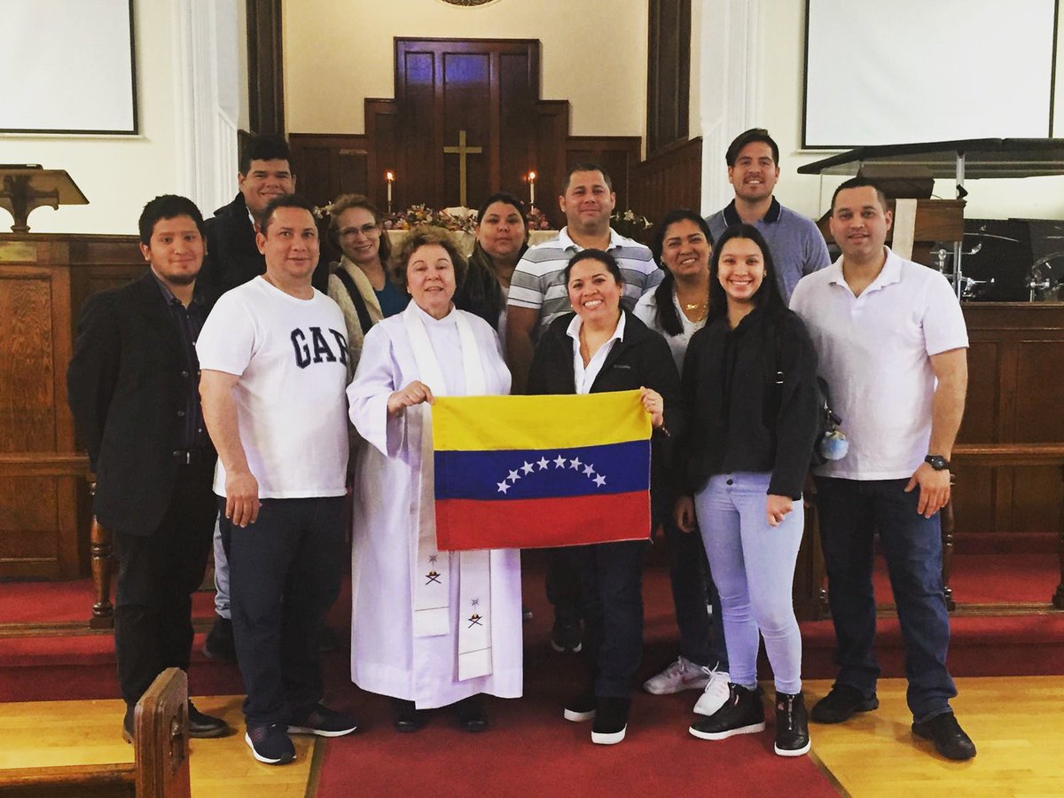 ChicagoVpi's tweet photo. El equipo de @vp_chicago en misa por los Venezolanos caídos en la lucha por la libertad. GRACIAS a la  iglesia The Redeemer of Calvary United Methodist Church por su apoyo y colaboración. https://t.co/c751bOh8vY