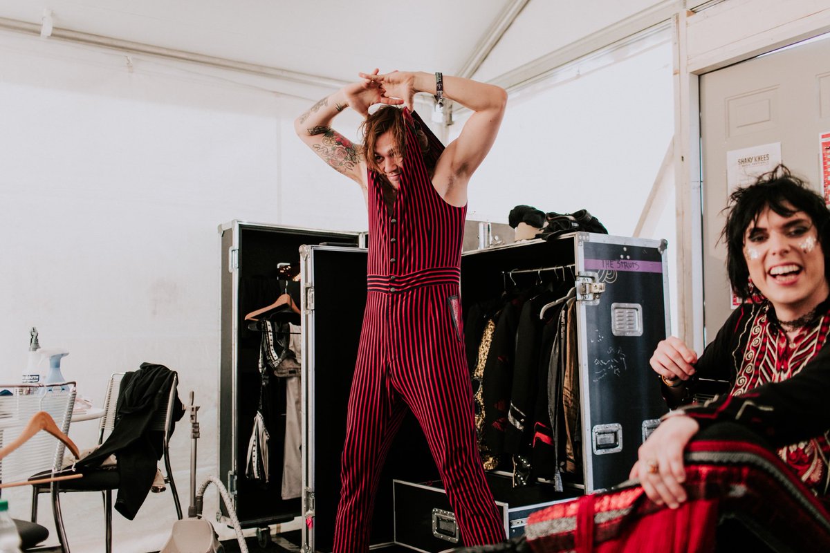 TheStruts's tweet photo. Wow wow wow @shakykneesfest! Thanks for showing up with us yesterday and letting everyone see how it’s done. Currently at Rockville Fest waiting to see if this storm will let up for us so that we can go on later today! 🤞🏻 📷: @annaleemedia https://t.co/5j0YsH3Kgk