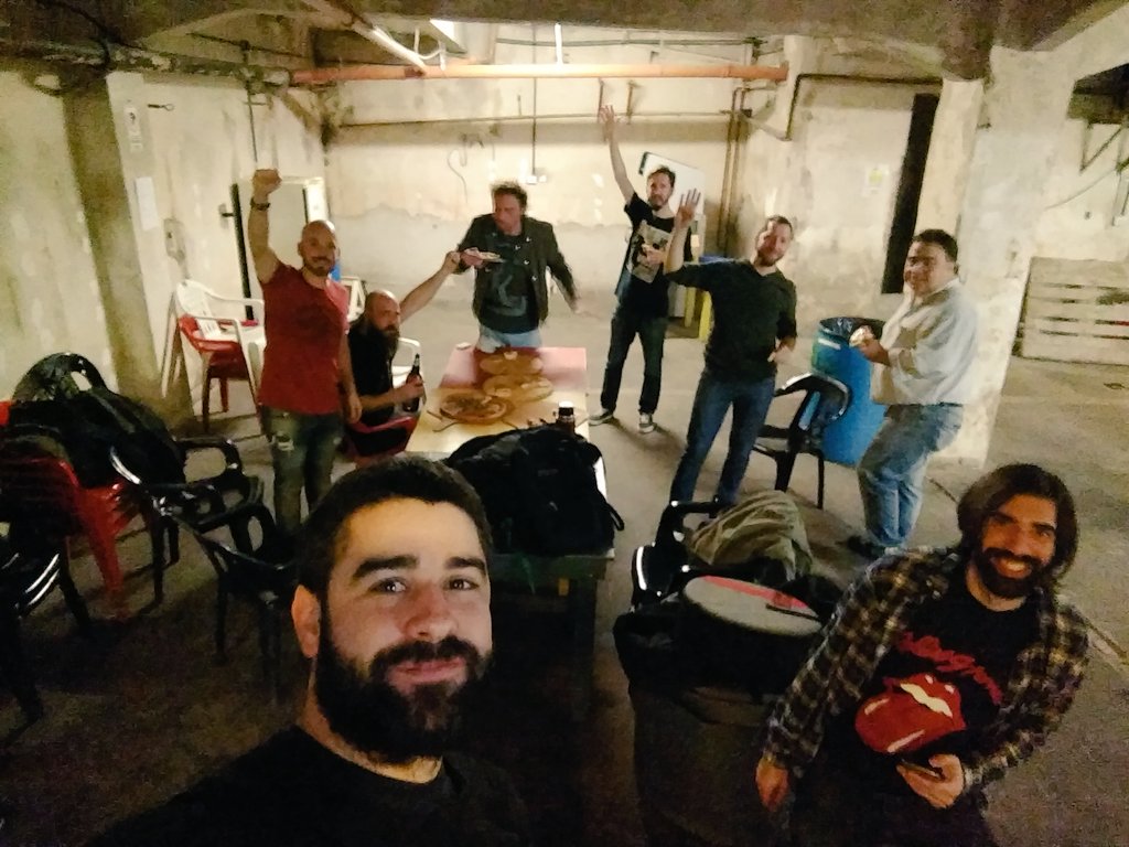 ¡Hermosa noche de rock en JJ Circuito Cultural! Gracias a todos los que se acercaron a apoyar la música independiente en momentos tan jodidos. Además, tocar con los amigos de <a href="/sevelhumano/">Sevelhumano</a> es todo lo que está bien, siempre. Aguante <a href="/NachoNOC/">Nacho Cardozo</a> por hacerlo posible 🤘🏽