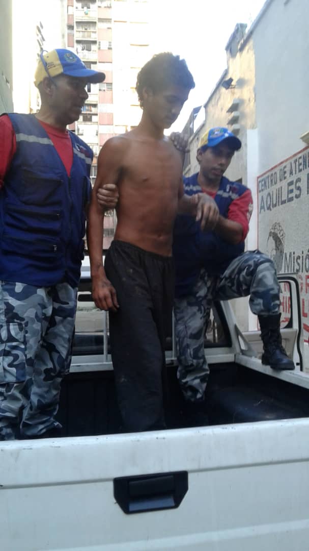pestana_jl's tweet photo. Llegamos a las adyacencias de la Autopista Caracas - La Guaira con las Brigadas de Captación de la @MNegraHipolita para desmantelar unos asentamientos irregulares y ofrecerles a quienes hacían vida allí, la oportunidad de mejorar su calidad de vida.. #DiálogoYAcciónEnRevolución https://t.co/Xu3MQjBsTH
