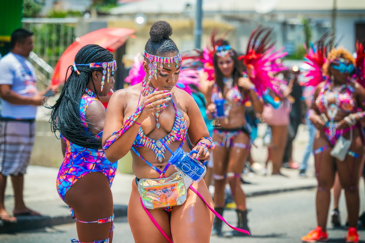 rtghphotography's tweet photo. https://t.co/eZonynNCz7
🎭
#stmaarten #carnival #carnivalcraze #fete #jam #party #culture #fetting #colors #smiles #beautiful #instagood #islandlife #feathers #islandlife #island #paradise #travel #wearecarnival #caribbean #caribbeanlife #beauty #instadaily #gold #rtghphotography https://t.co/OSVZK3qPGv