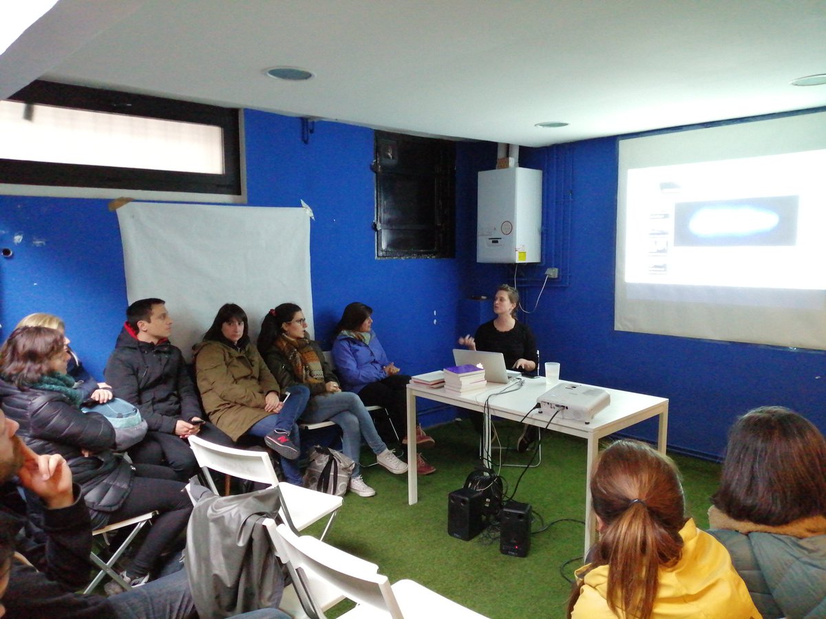 postgrauess's tweet photo. Trobada del @postgrauess amb la Muns de @_consonni_ una editorial amb un espai cultural independent al barri de St.Francisco de Bilbo. Una interessant aposta que partint de l'#ESS edita llibres i produeix projectes de cultura crítica. Gràcies per la càlida acollida. Mila esker! https://t.co/zb6m3tApS4