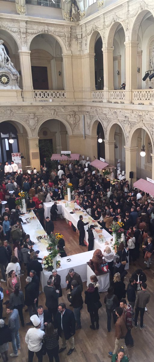 Bienvenue aux rencontres internationales - #RelaisDesserts- en salle de la Corbeille / #Palaisdelabourse #Lyon #desserts