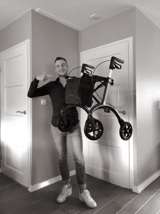 Siebeh's tweet photo. • Rolls Royce Carbon lichtgewicht Rollator •

Nieuwe VLOG 2.0 op mijn YouTube kanaal 👇 @zorgbroeder 

https://t.co/afa7TNFL6d https://t.co/lEeVGCxkW6