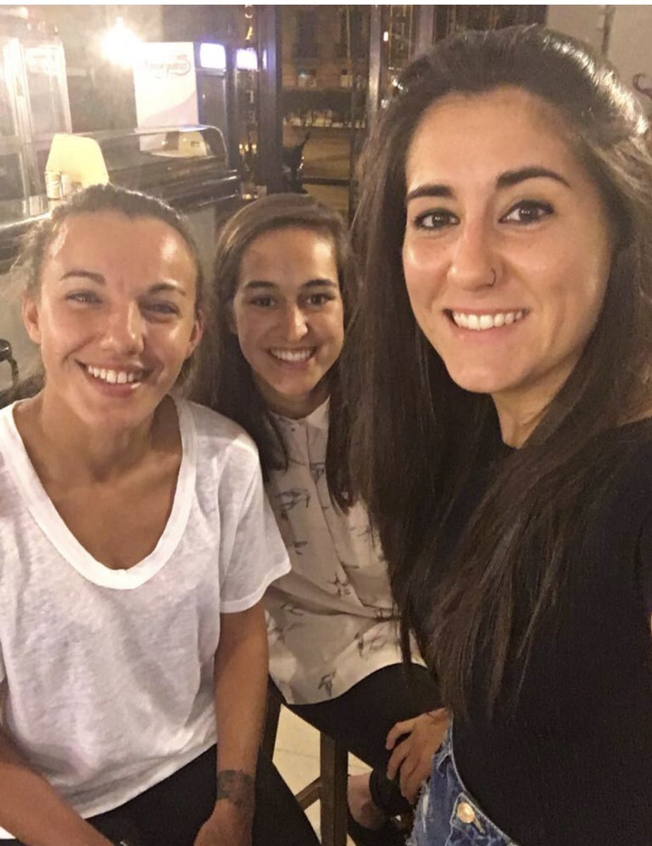 Anair16's tweet photo. Me hubiese encantado estar hoy ahí, y decirte eso de “desde el primero al último” pero lo nuestro siempre ha sido algo más que fútbol... “AL FINAL SIEMPRE VOLVEMOS” has sido, eres, y siempre serás un regalo. GRACIAS @Estibaliz_4 💙 https://t.co/Hr1eEVWPoN