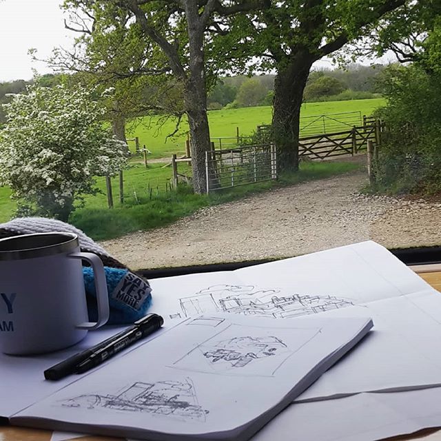 tomnapperdesign's tweet photo. There are worse ways to spend a weekend than down at @theyesbus getting my art on!

Determined to use a bivvy bag I've borrowed (thanks @tongofishballbongo) I've marched down here and found myself amongst a lovely bunch of like minded people, all being s… https://t.co/f0VIrwtgMz https://t.co/u1NKU5oKI7