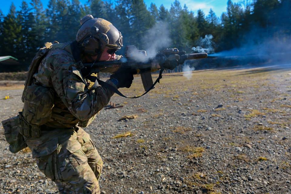CORESURVIVAL's tweet photo. Green Berets with 1st Special Forces Group (Airborne) strive for #Excellence through #Relentless training to enhance their lethality.
#USASOC #SOCOM #SpecialForces #GreenBerets #FirstGroupLife #1stGroupLife #DeOpressoLiber #Airborne #FirstinAsia #SOF #Army #Professional https://t.co/JhBkHUGI88
