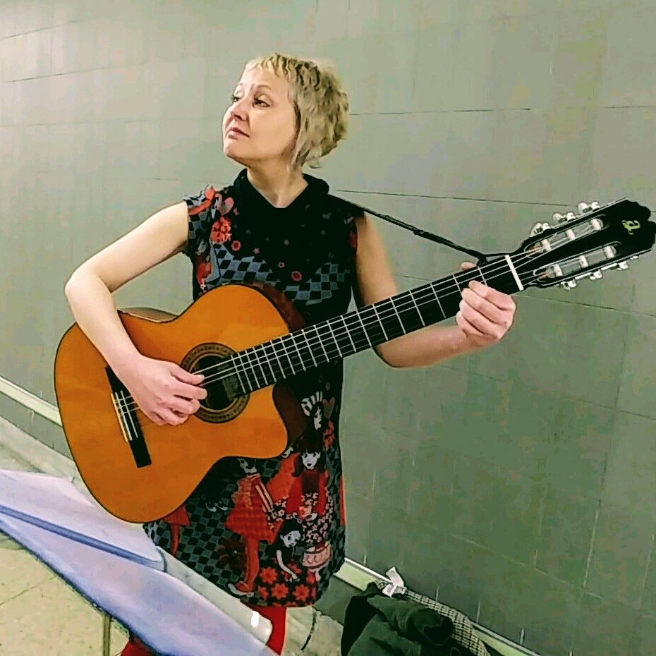 Cantando el #ValsPorGravedad en @metro_mad Gran tarde! 😄