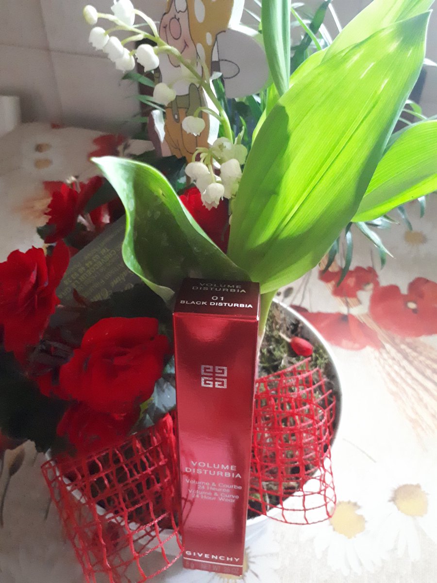 angelique_vdk's tweet photo. #VolumeDisturbia #GivenchyBeauty https://t.co/e5cxyzXrzQ