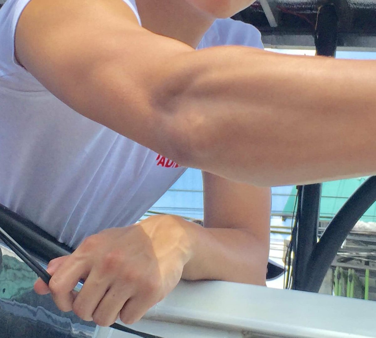 poging kamay ni daniela thread ^___^
