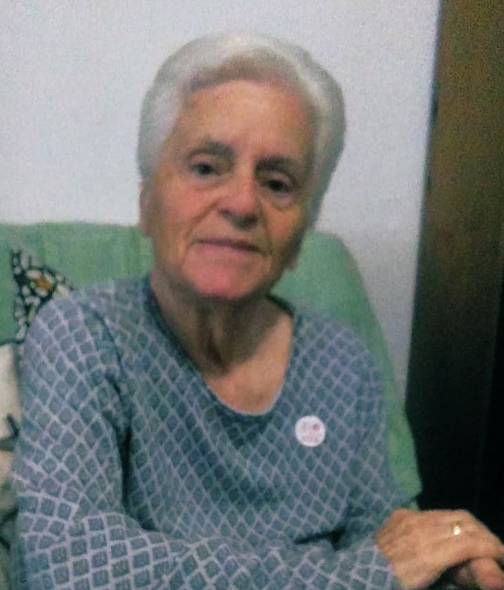 EvaCaleroGil's tweet photo. A Los Ángeles de la guarda de la planta número 8. @HUPMCadiz 

Cada vez que salía del cuarto de mi madre y veía una crítica rallada sobre una publicidad del hospital se me ponían los vellos de punta.
Me costaba entender que podía haber pasado.

Dentro hilo 👇 https://t.co/jwFS6fF0UP