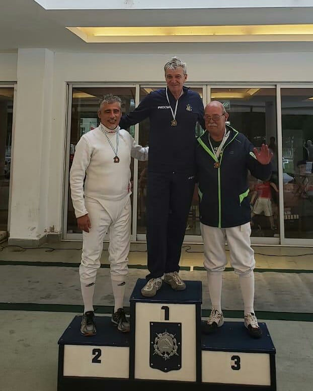 EsgrimaCGE's tweet photo. #CGE PODIO TRIPERO 🐺🏆
El sablista de @gimnasiaoficial Alejandro Dova, "Don Alejandro" se subió al podio de la Federación Argentina de Esgrima al conseguír el 2do y 3er lugar en el torneo de #Veteranos y #PreVeteranos 🤺
¡Felicitaciones Ale! Más que merecido 👏👏👏 https://t.co/ZJ7oGpRfZx