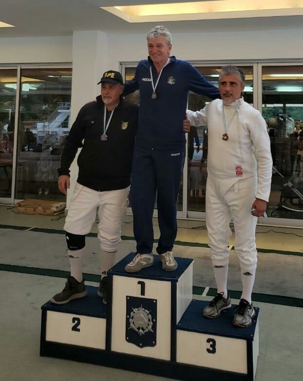 EsgrimaCGE's tweet photo. #CGE PODIO TRIPERO 🐺🏆
El sablista de @gimnasiaoficial Alejandro Dova, "Don Alejandro" se subió al podio de la Federación Argentina de Esgrima al conseguír el 2do y 3er lugar en el torneo de #Veteranos y #PreVeteranos 🤺
¡Felicitaciones Ale! Más que merecido 👏👏👏 https://t.co/ZJ7oGpRfZx
