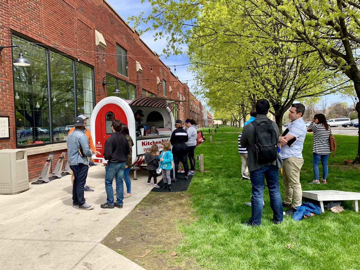 KitchenAid_Golf's tweet photo. These smoothies are going fast! If you’re out and about in #Rochester, stop by @radiosocialroc soon for a FREE #srpga smoothie! https://t.co/V8MmA1u5iR