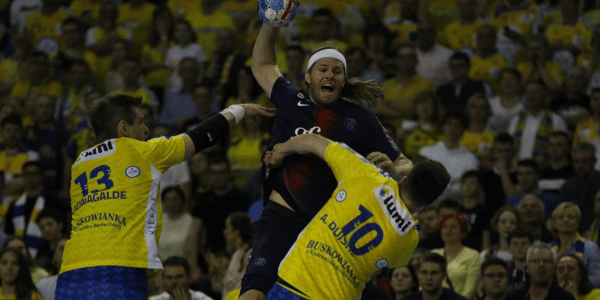 CanalSupporters's tweet photo. Handball : Le PSG a cru à l’exploit mais il est éliminé en quart de finale de Ligue des Champions malgré sa victoire ce soir (35-26) #TeamPSG #PSG #PSGHandball #PSGVTK 
https://t.co/6CFrheWeFx https://t.co/ONawbCTlbL