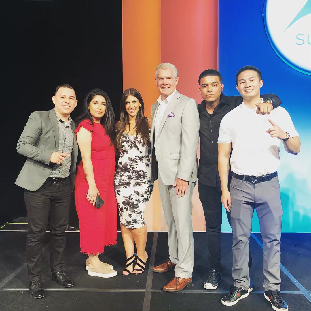 GLAshowstoppers's tweet photo. Congrats to the ShowStopper 2018 Summit winners!!! Looking to see who our 2019 winners will be! #top2% #lifeatatt https://t.co/wq6MoY0S0i