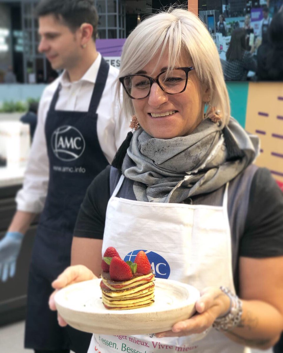 saygoodITA's tweet photo. @lalessiuccia “la fidanzata dello chef” oggi ci ha preparato dei pancake light con composta di fragole e cioccolato fondente, perché con AMC cucinare sano non vuol dire rinunciare alle coccole golose. #SayGood #Mfoodw #cucinareconAMC https://t.co/SVNYBW0ote