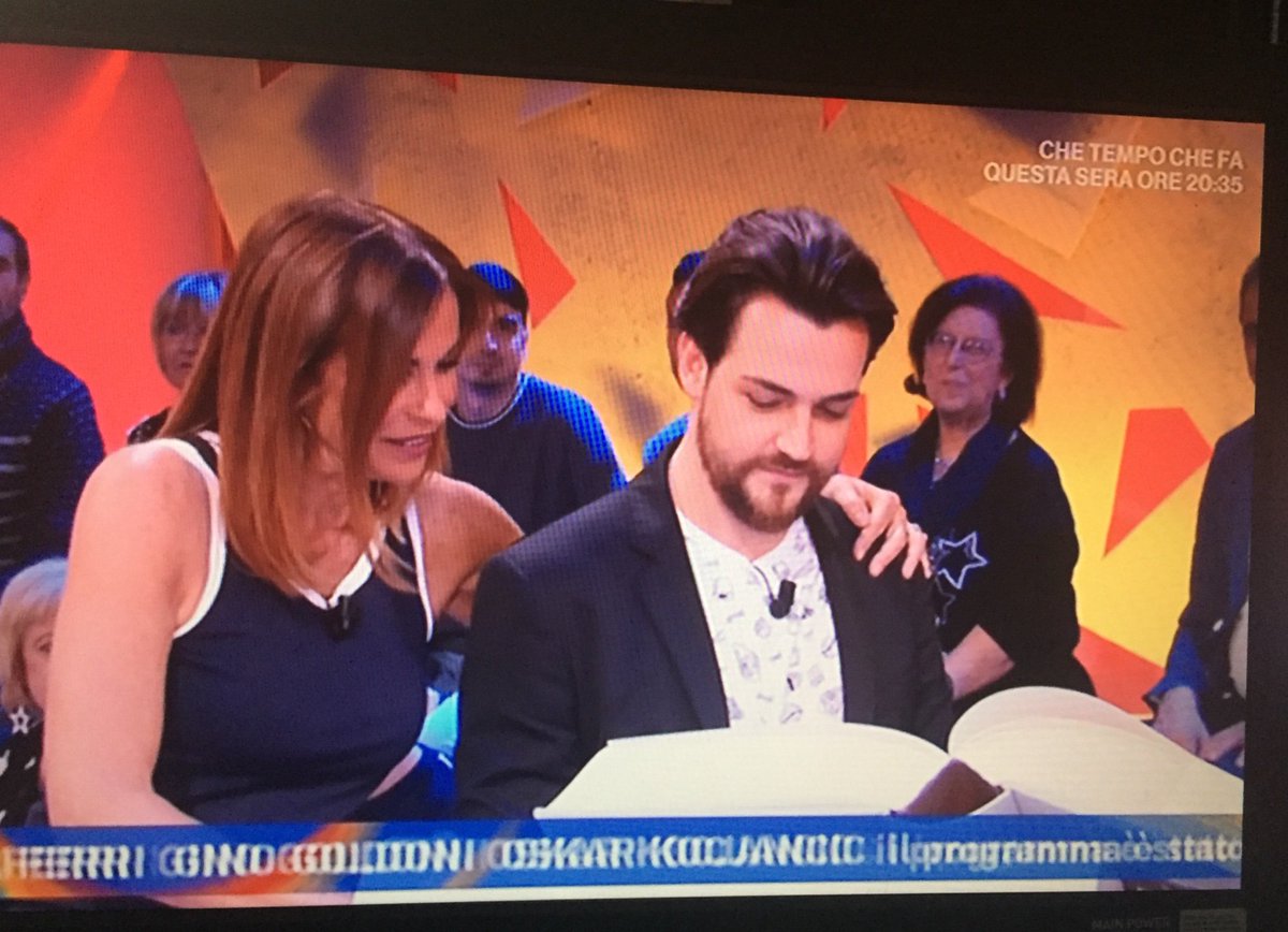 <a href="/Valerio_Scanu/">ValerioScanu</a> saluti finali ❤️ #laprimavolta <a href="/RaiUno/">Rai1</a> <a href="/cristina_parodi/">Cristina Parodi</a>
