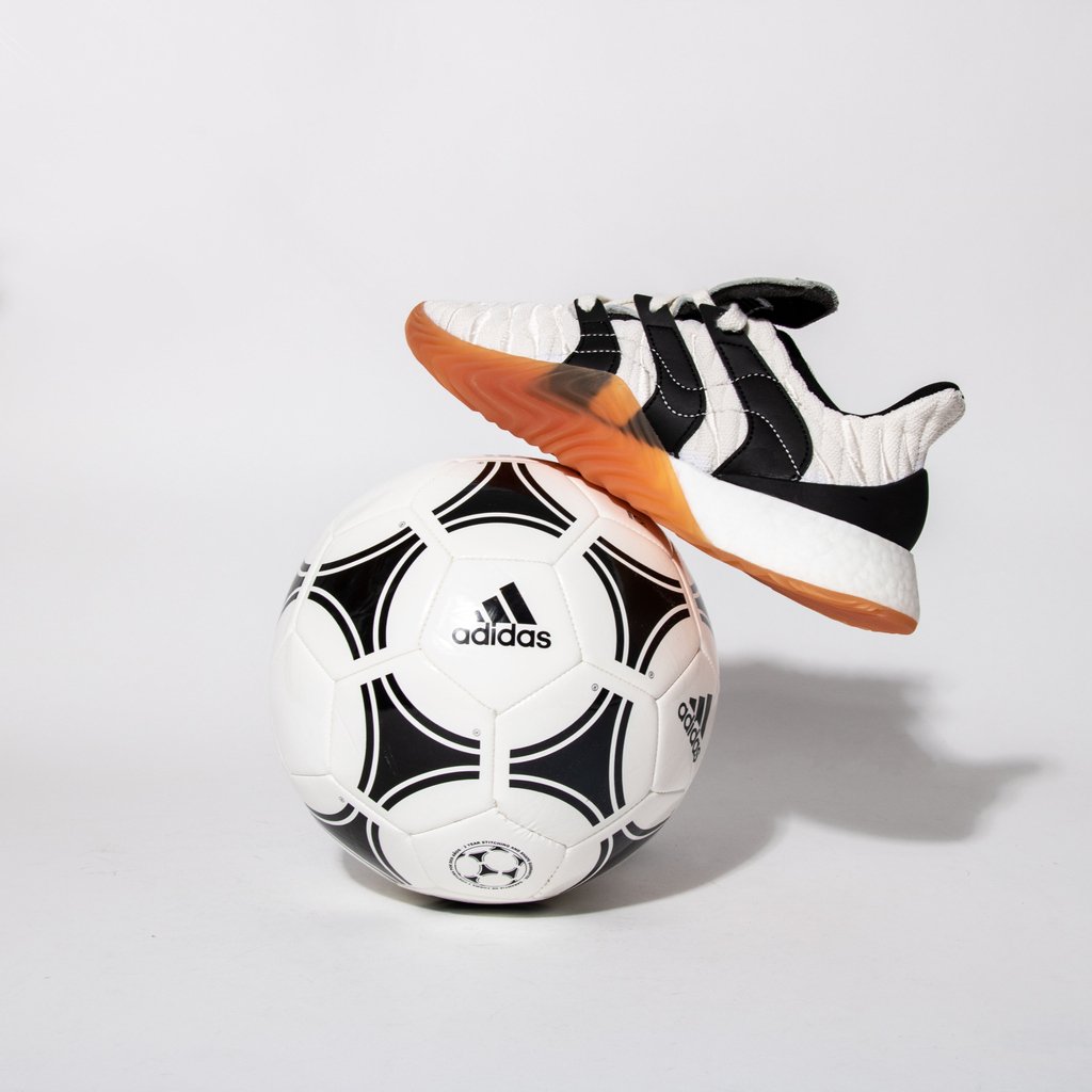 FOOTDISTRICT's tweet photo. The most comfortable football-inspired kicks. @adidas Sobakov Boost is online & in stores now.
Who here plays?? ⚽⚽⚽
⠀⠀⠀⠀⠀⠀⠀
#adidas #sobakov #sobakovboost #footdistrict https://t.co/D9QoppObHE