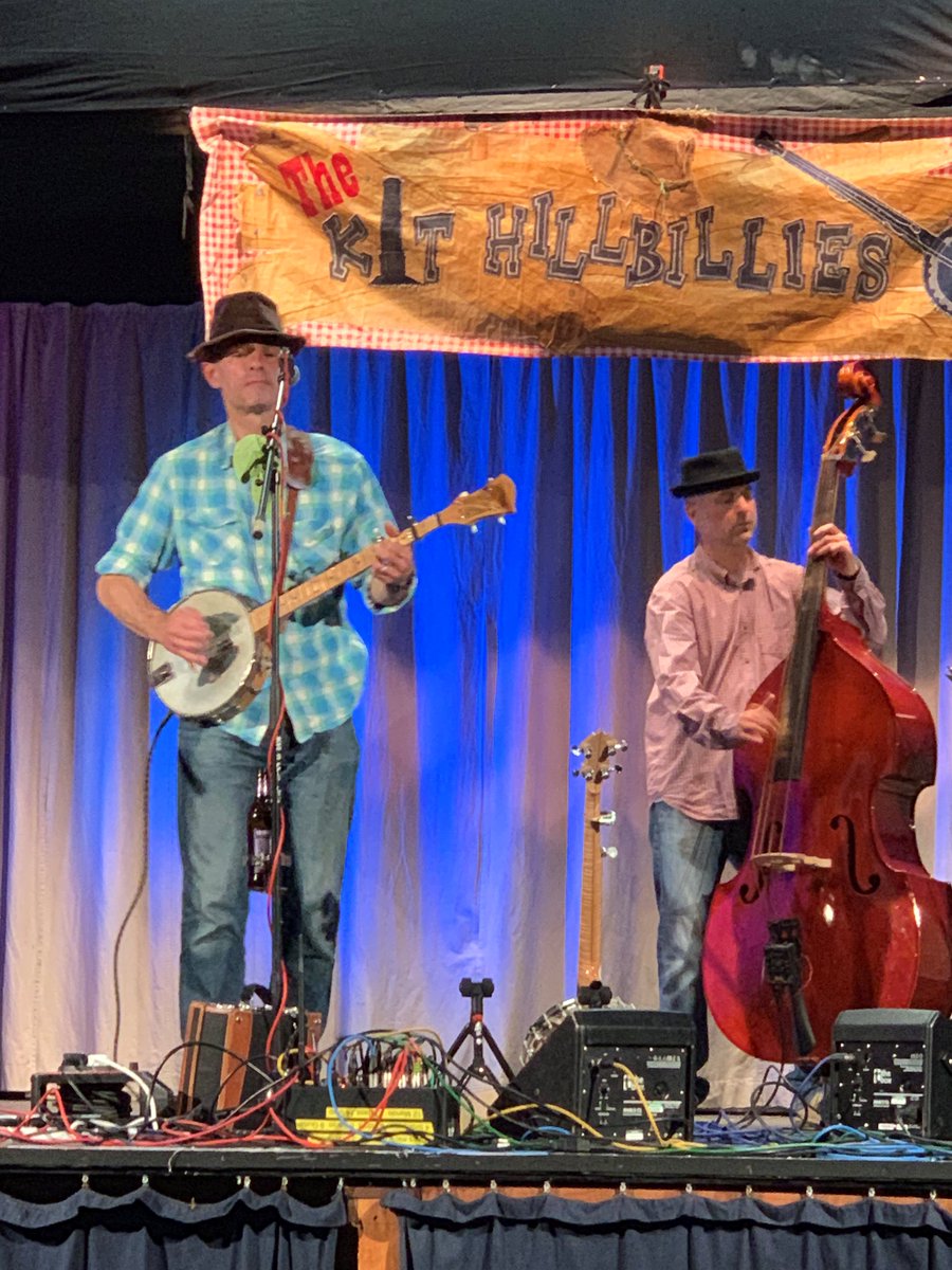 RoselandFest's tweet photo. Thanks to the Kit Hillbillies who gave everyone a great night out in St Mawes yesterday - singalong songs and even some wonderful dancing.   It was a perfect finale to this year's Festival. https://t.co/SxPJhwKT2q