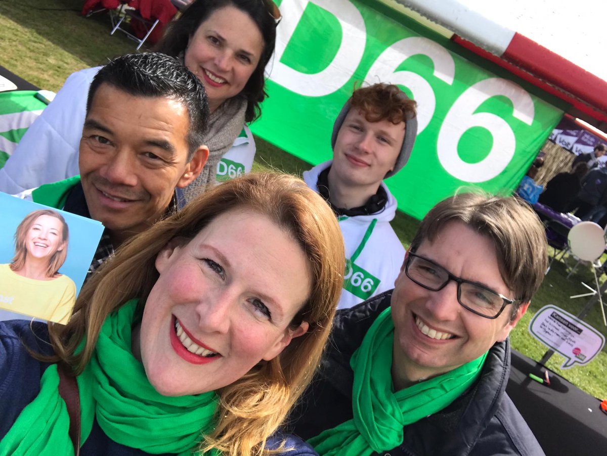 MariekevDoorn's tweet photo. De vrijheid vieren met @D66DenHaag! #Bevrijdingsdag #5mei #highfive🖐️ #stem5 #stememily #ep2019 #stemHaags #stemEm5er https://t.co/we3rZ0d6pf