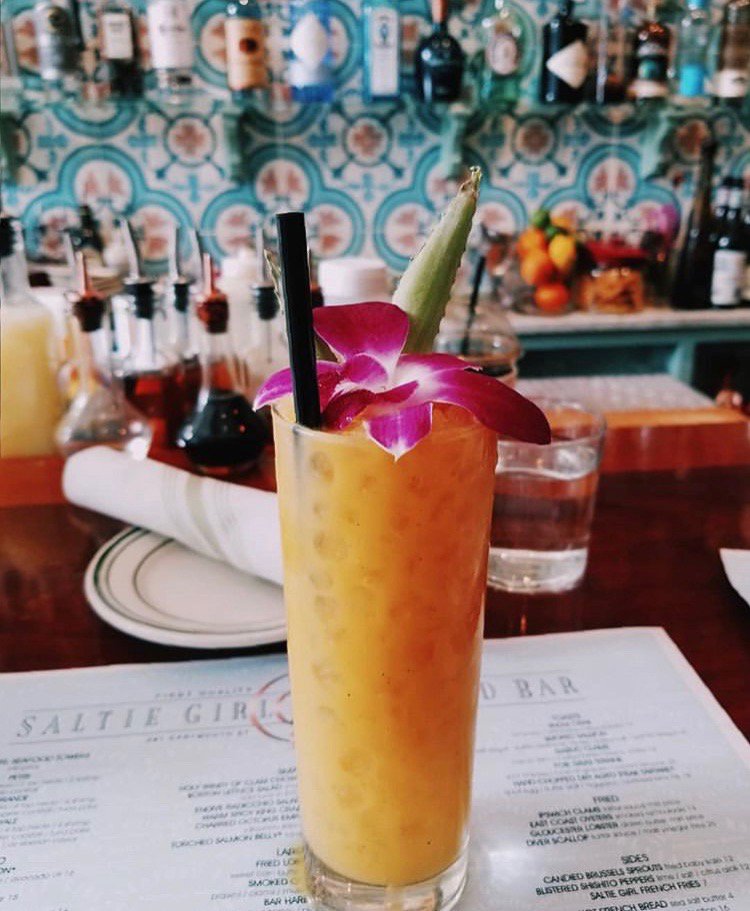 Celebrate Cinco de Mayo in #saltie fashion with our mango cocktail! PC @frannyfullpint