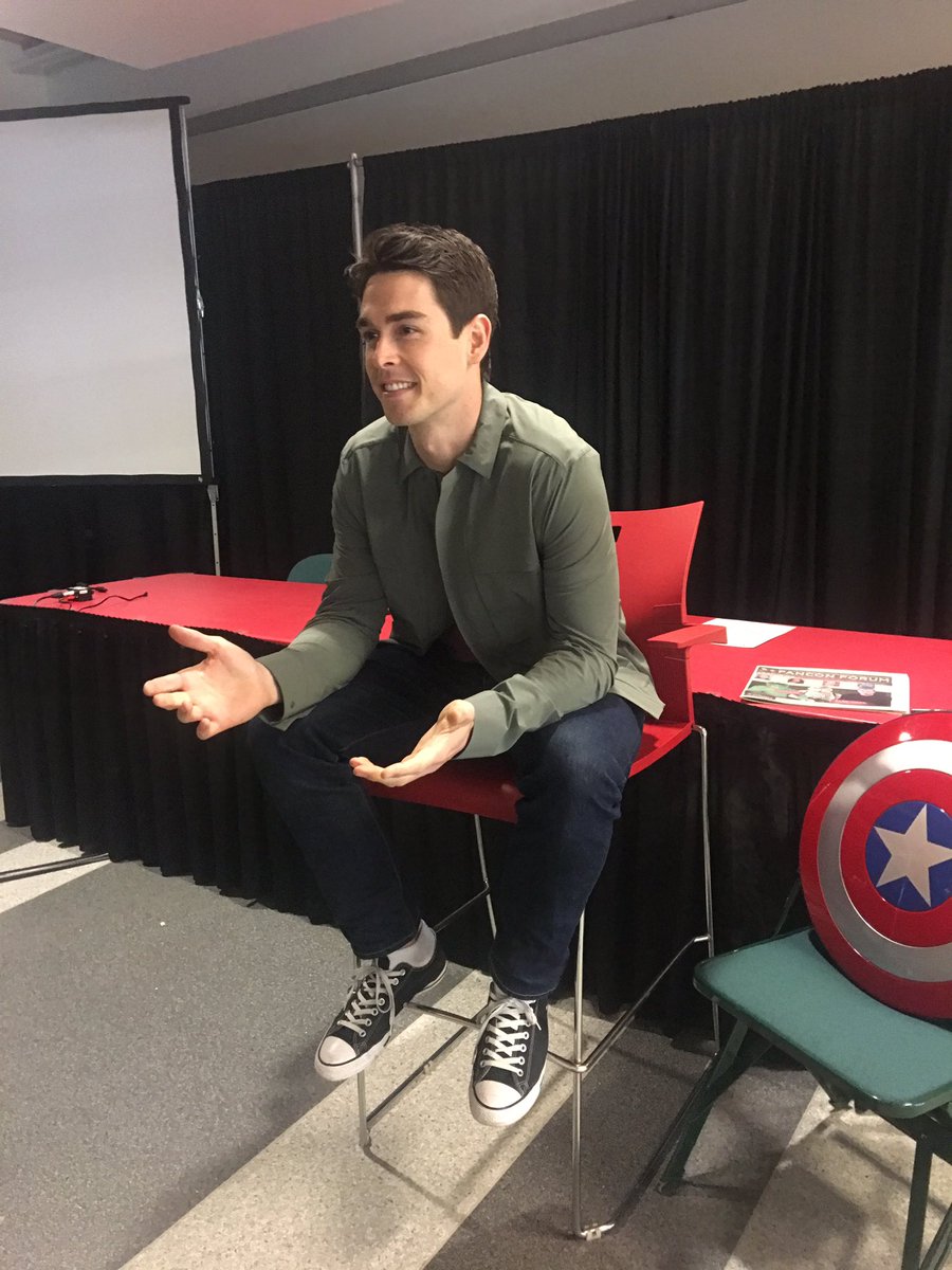 northernfancon's tweet photo. Kicking off the last day of #NorthernFanCon is @MadoSmith21 with an actor’s workshop, upstairs in Kin 1! He’ll also be on the floor signing autographs later! Stop by and say hi! #FanCon5 https://t.co/kxoXKyznZ3
