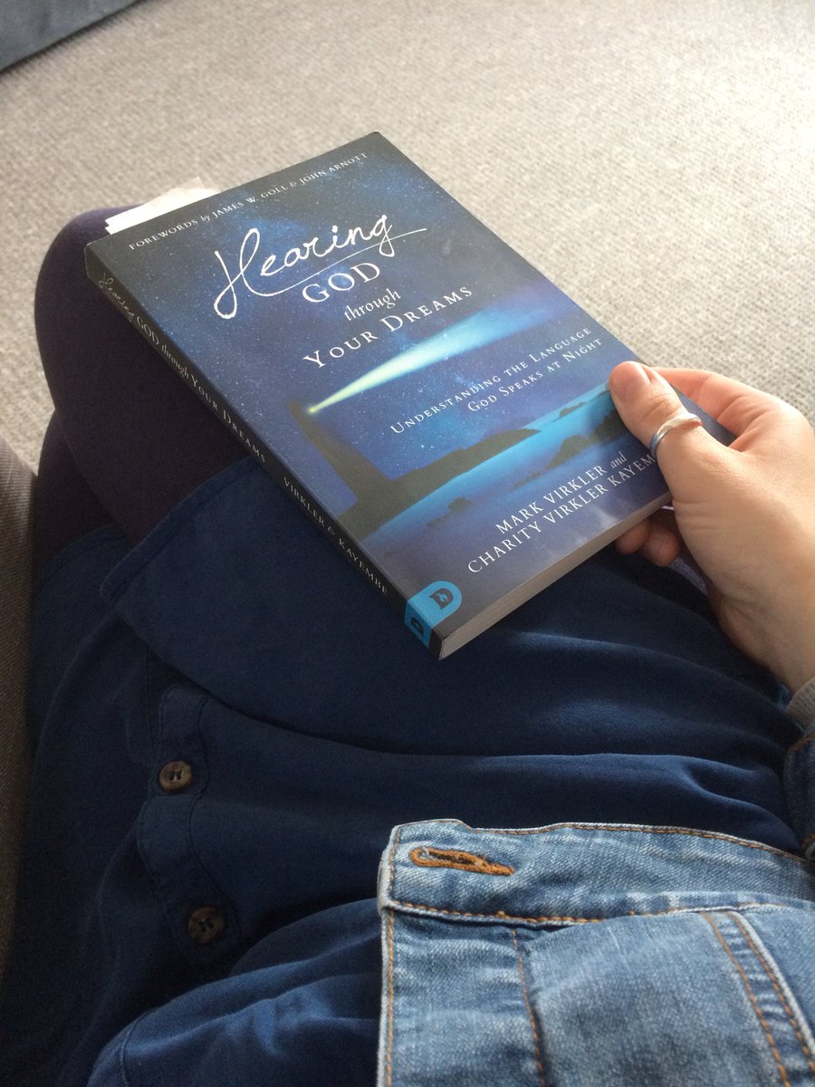 emmajg121's tweet photo. Today’s colour is blue, all shades! Loving this book too. Not just because it matches! Honest!! https://t.co/v79yZ9Zr4e
