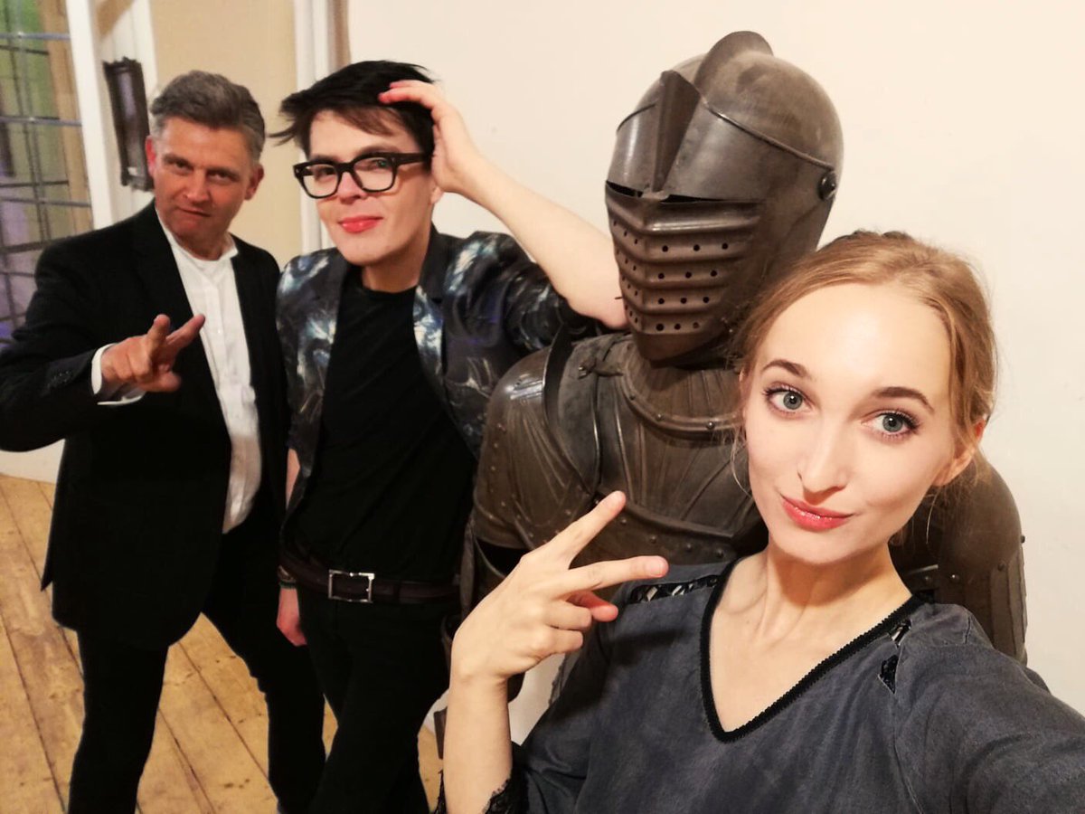 #LichtenbergerSchlosskonzerte - Post concert pictures - tired but very happy! Performed pieces by Mendelssohn, Stravinsky, Debussy, Rachmaninov, Tchaikovsky and Gershwin - it was a blast!
#two4piano #castle #postconcert #selfie #signierung #pianoduo #piano #cd #klavierduo