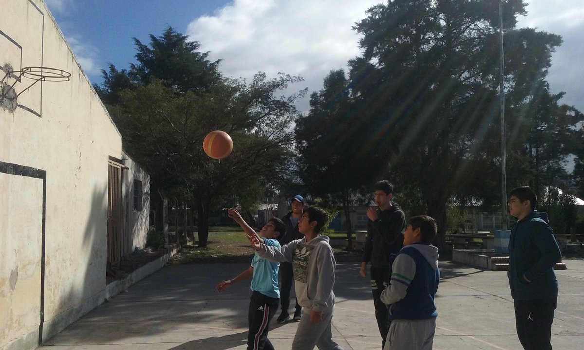 Angel95298840's tweet photo. Hermosa jornada de sábado con mis niños que mas lindo que divertirse en equipo con actividades de coordinacion y deporte como el basquet zona norte taller de deportes @fguillesaavedra @yoyballon @aniberruezo @UrtubeyJM @EA_EvaPeron https://t.co/nD0XIhpJgZ